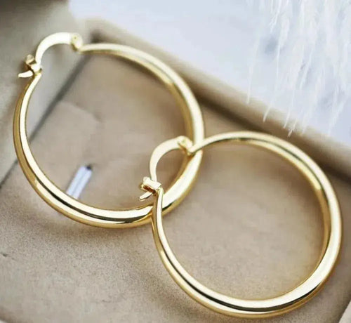Large hoop earrings in gold